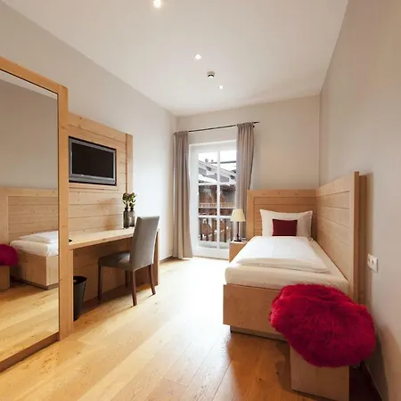 Q! Отель Кицбюэль